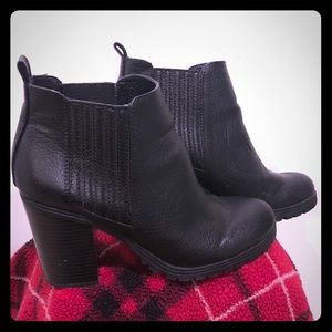 Black chunky 4 inch heel ankle boots. Gently used